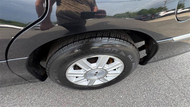 Used 2008 Lincoln Town Car Executive RWD image 34