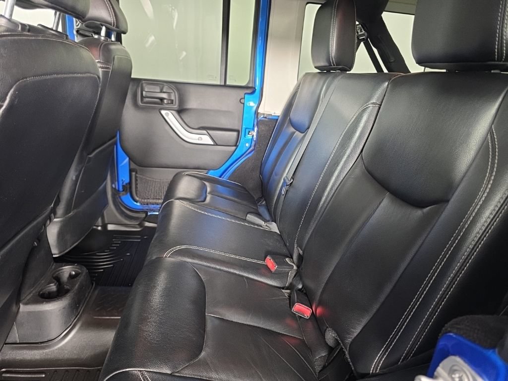 Used 2015 Jeep Wrangler Unlimited Sahara w/ Connectivity Group AWD/4WD image 24