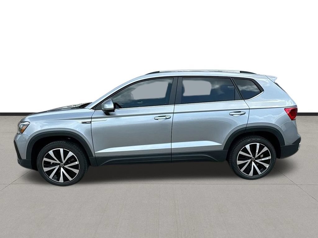 Used 2024 Volkswagen Taos SE FWD image 3