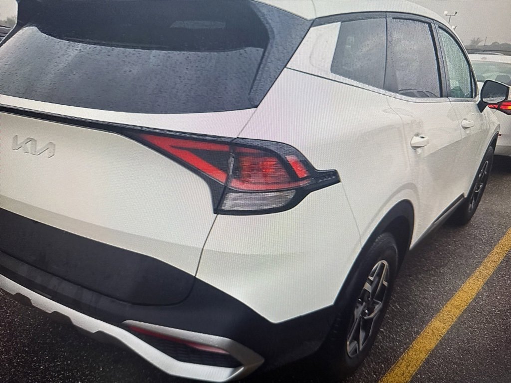 Used 2025 Kia Sportage LX image 4