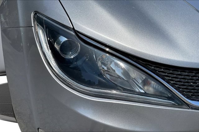 Used 2020 Chrysler Pacifica Touring-L w/ Tire & Wheel Group FWD image 35