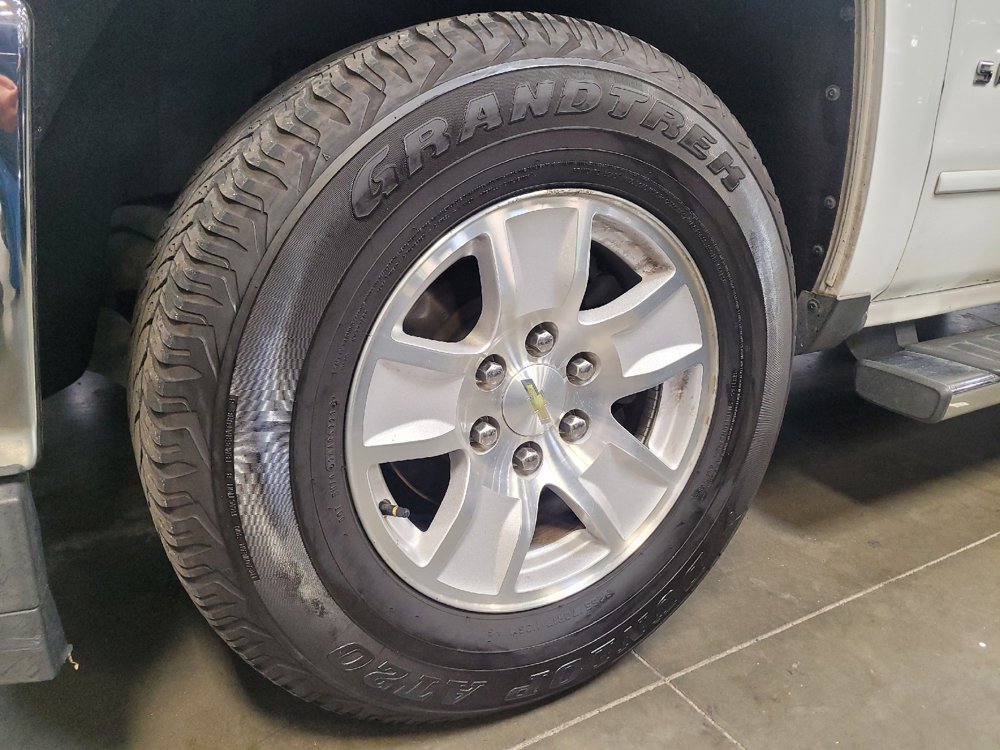 Used 2018 Chevrolet Silverado 1500 LT w/ LT Eassist Package RWD image 31