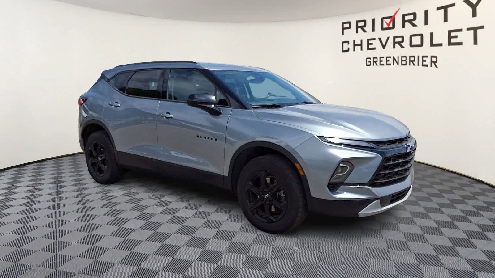 Used 2024 Chevrolet Blazer LT w/ Convenience Package FWD image 2