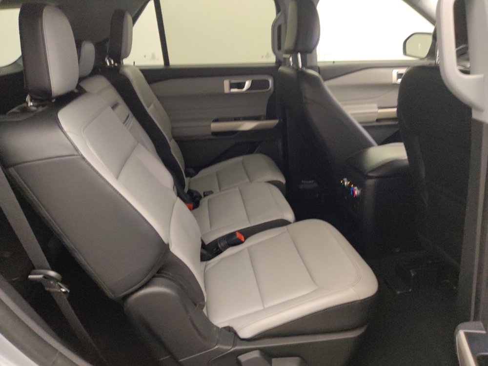 Used 2021 Ford Explorer XLT w/ Equipment Group 202A AWD/4WD image 19