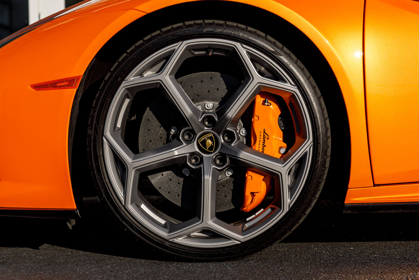 Used 2023 Lamborghini Huracan EVO RWD image 12