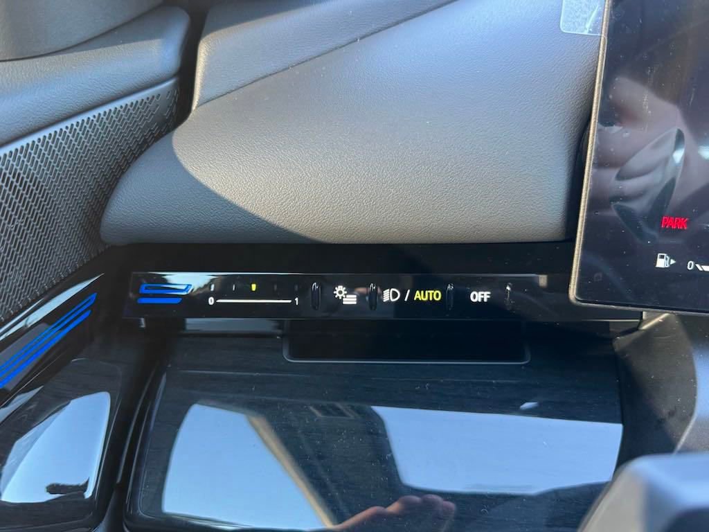 Used 2025 BMW 530i 530i w/ M Sport Package image 23