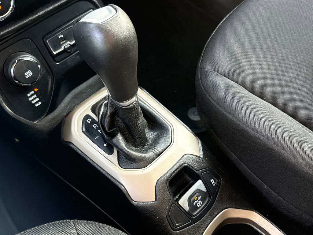 Used 2017 Jeep Renegade Latitude image 26