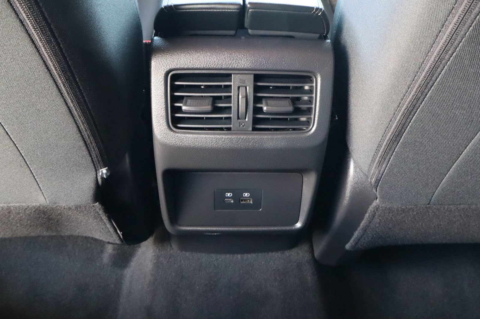 Used 2023 Nissan Rogue SV FWD image 34