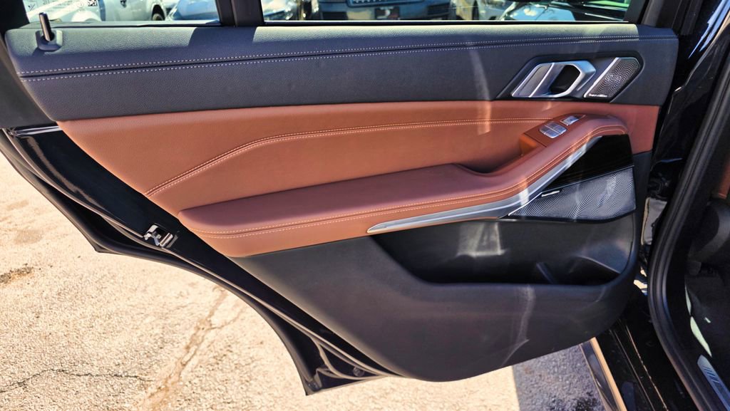 Used 2021 BMW X7 M50i w/ Dynamic Handling Package image 26