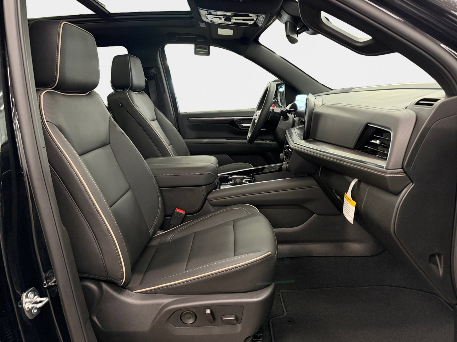New 2026 Chevrolet Tahoe Premier w/ Sun And Tow Package AWD/4WD image 13