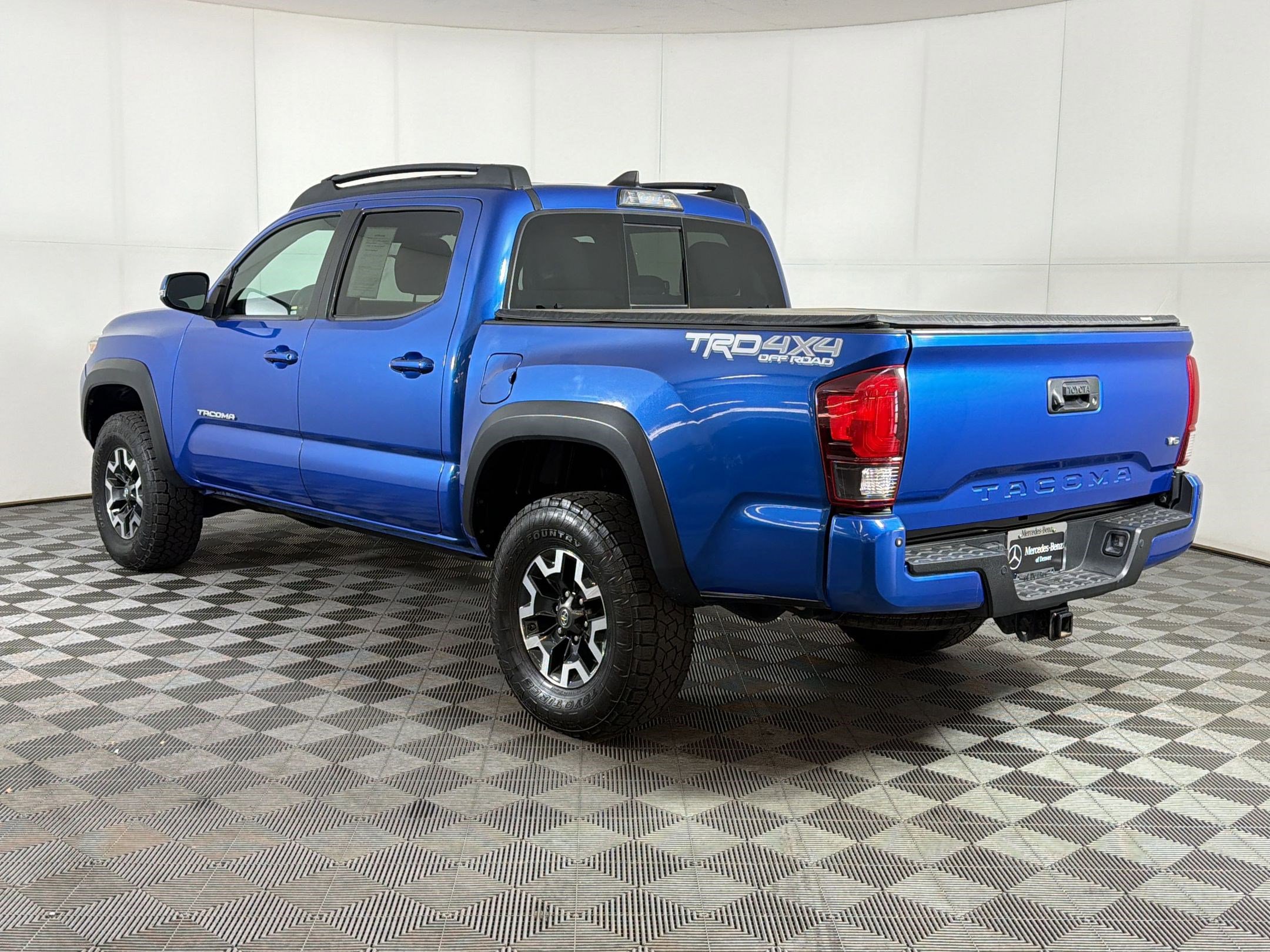 Used 2018 Toyota Tacoma TRD Off-Road w/ Technology Package AWD/4WD image 3