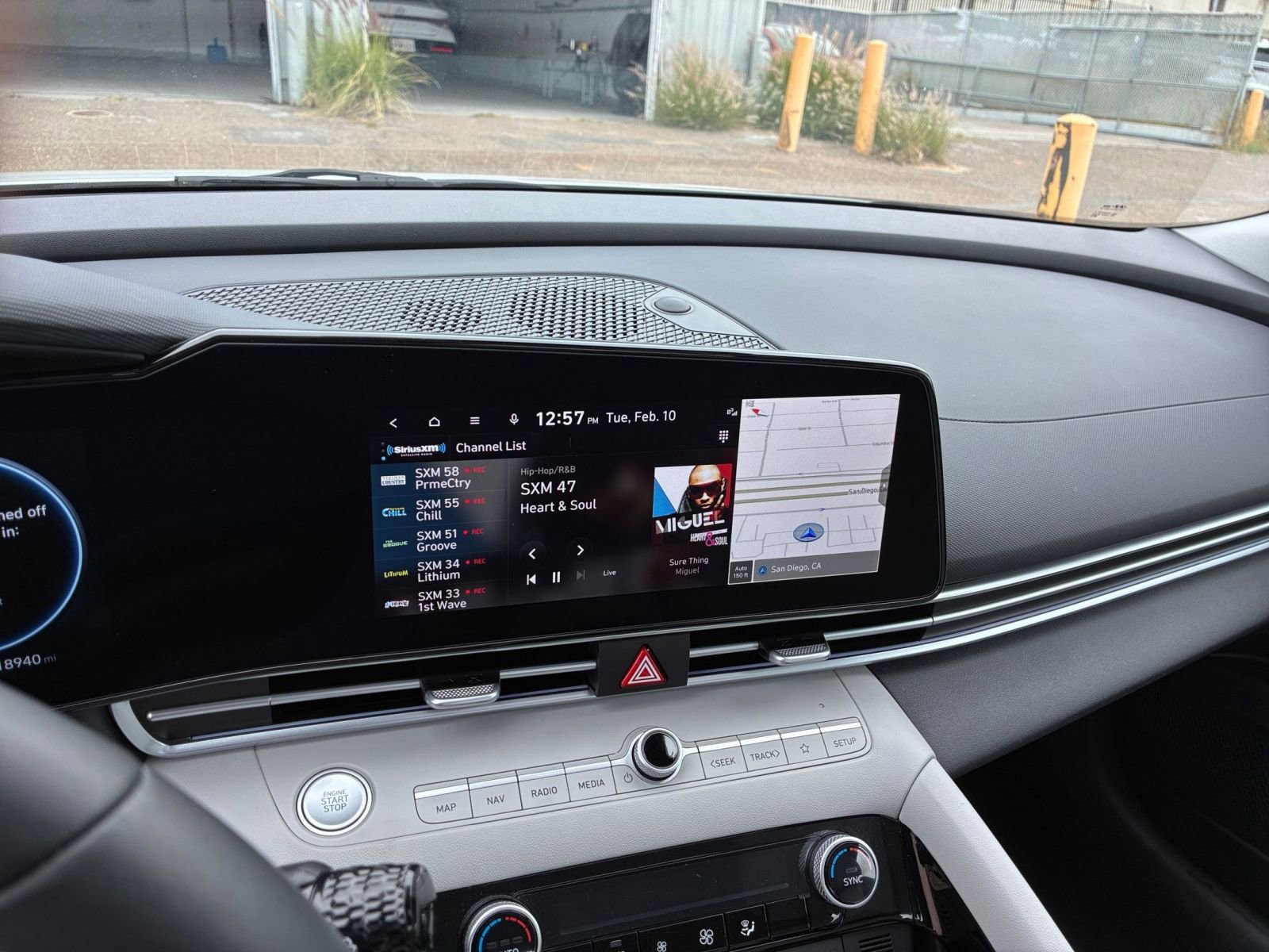 Used 2025 Hyundai Elantra Limited image 21