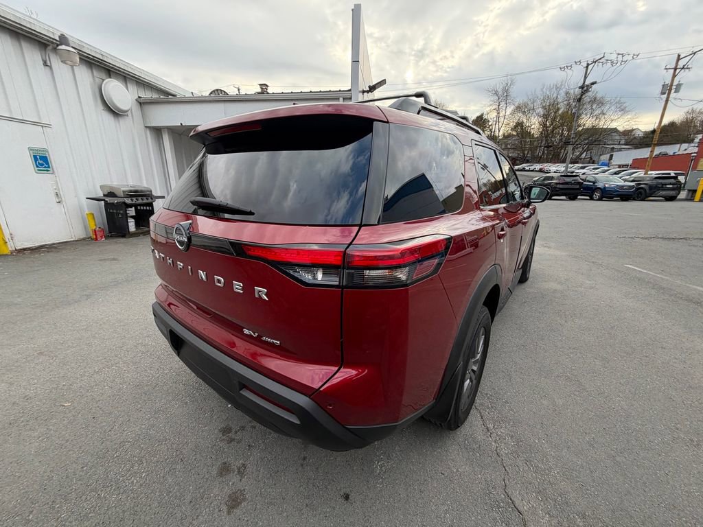Used 2024 Nissan Pathfinder SV AWD/4WD image 5