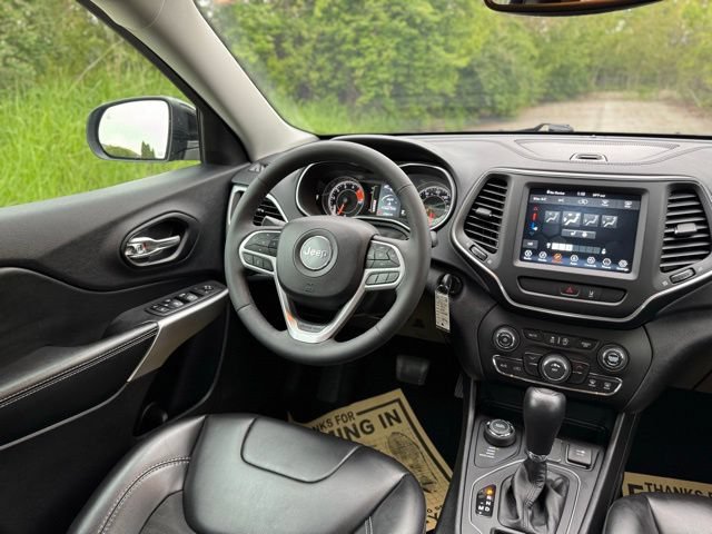 Used 2022 Jeep Cherokee Latitude AWD/4WD image 28