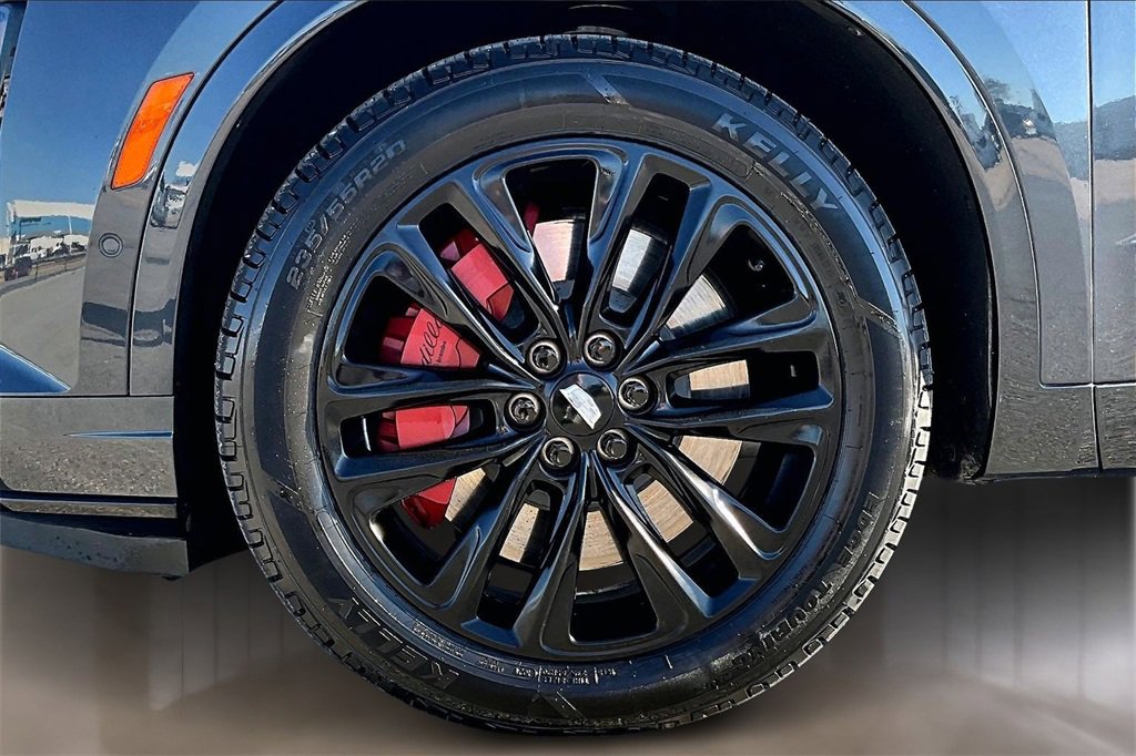 Certified 2023 Cadillac XT6 Sport w/ LPO, ONYX Package image 8