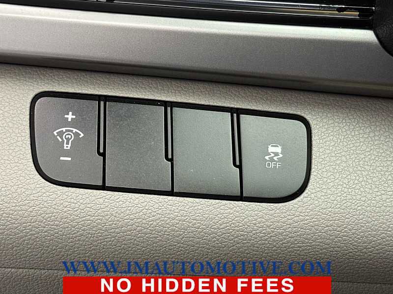 Used 2017 Hyundai Elantra SE image 26