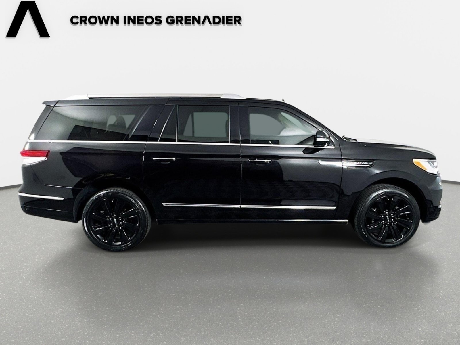 Used 2024 Lincoln Navigator L Reserve AWD/4WD image 4