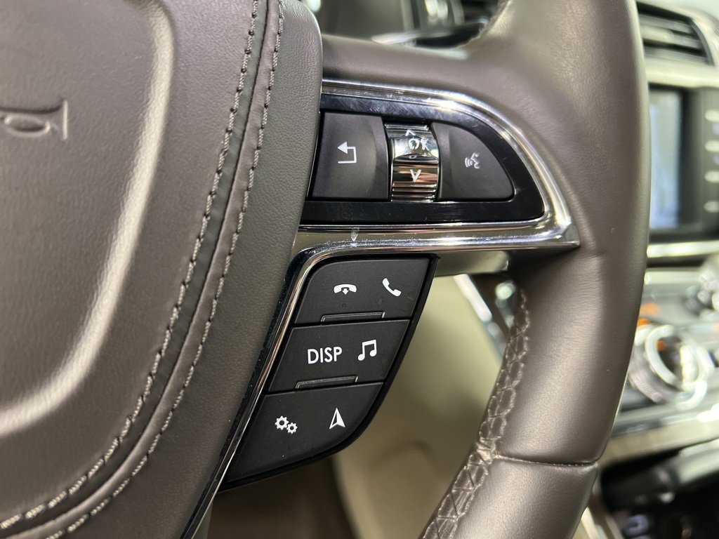 Used 2019 Lincoln Continental Select w/ Continental Climate Package image 18