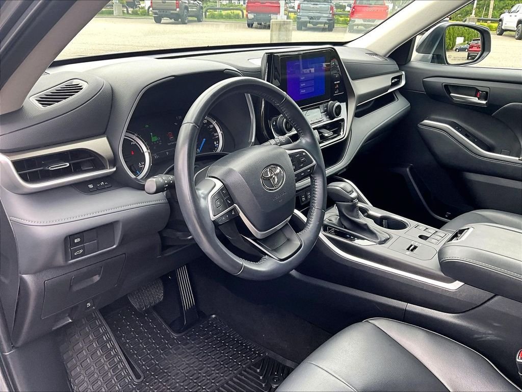 Used 2023 Toyota Highlander XLE AWD/4WD image 8