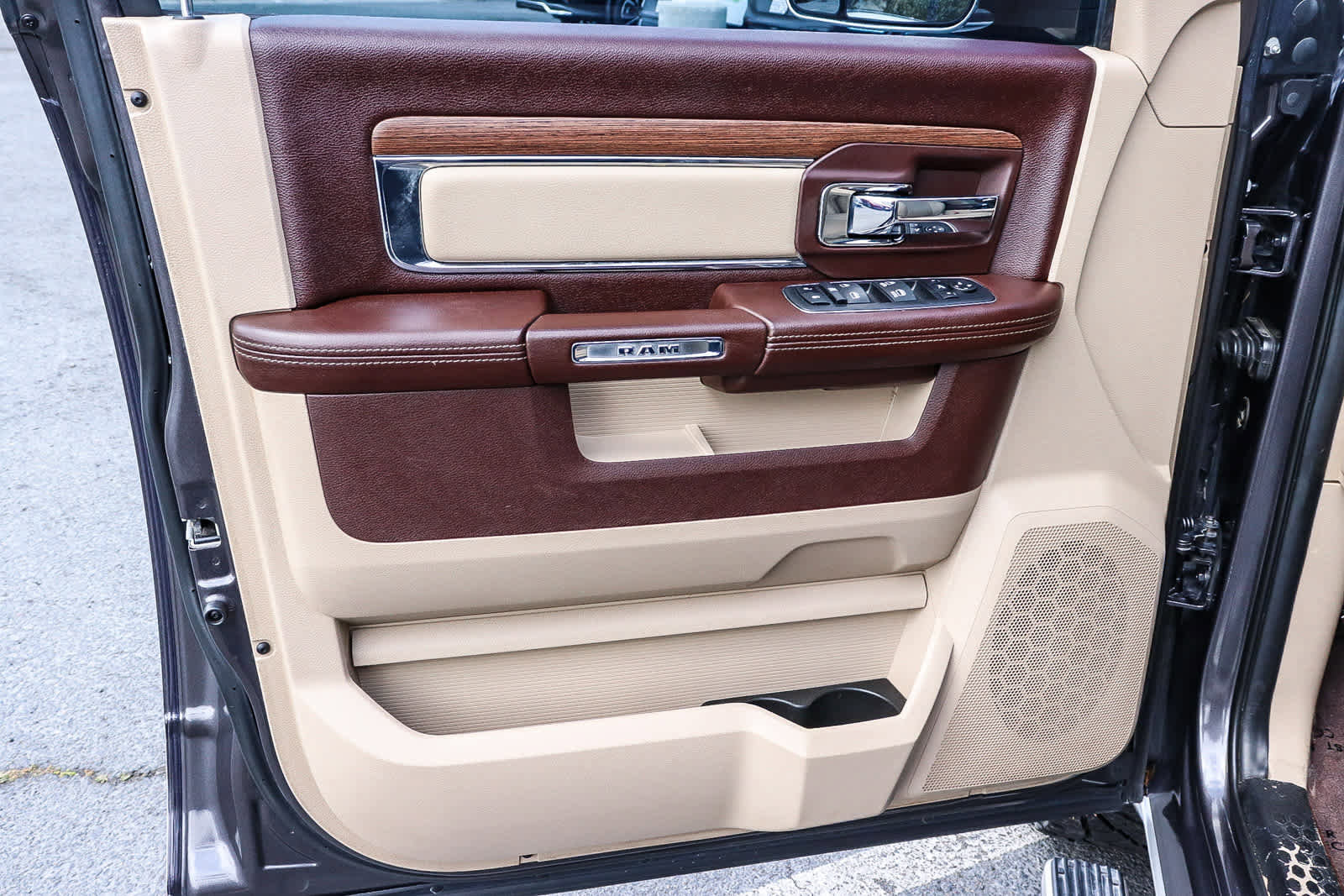 Used 2017 RAM 1500 Laramie w/ Convenience Group image 26