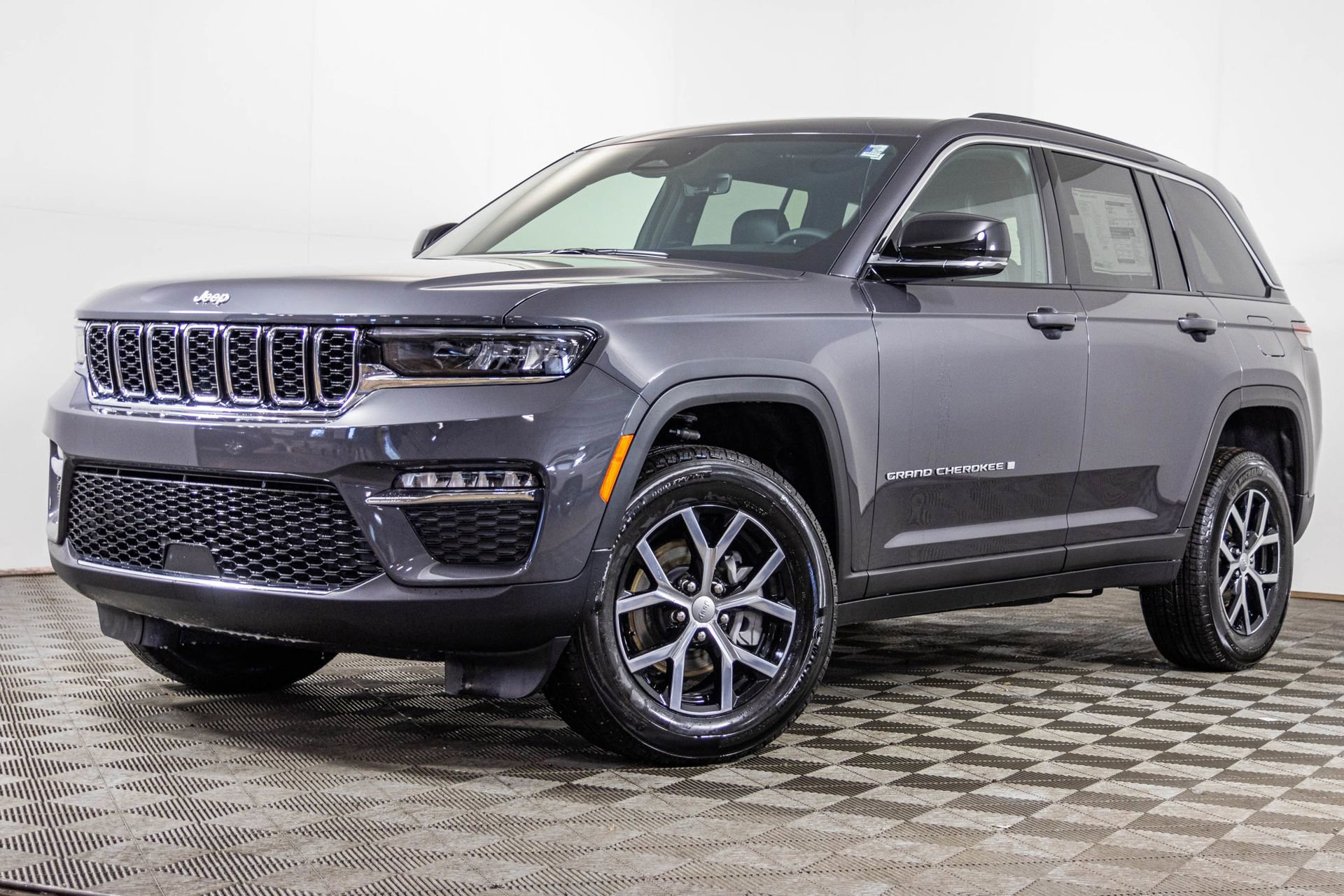 New 2025 Jeep Grand Cherokee Limited image 2
