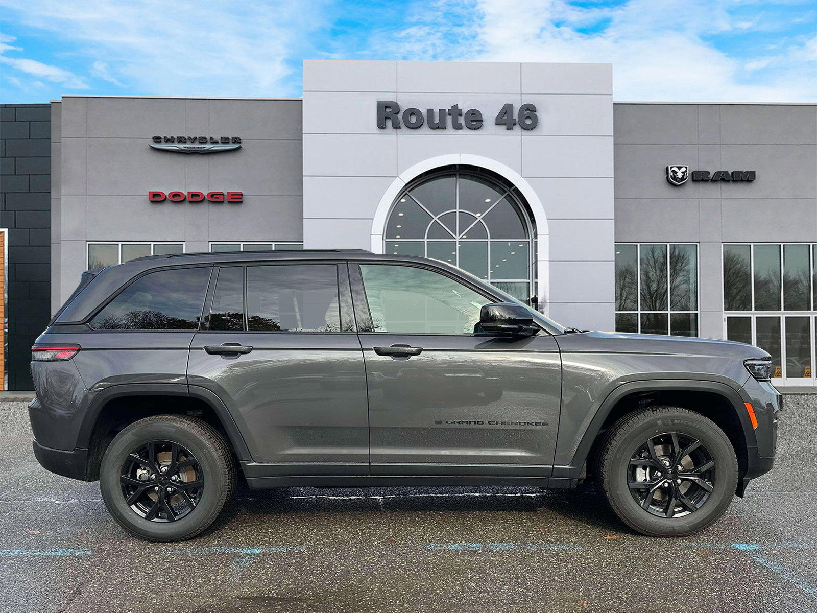 Used 2024 Jeep Grand Cherokee Altitude image 6