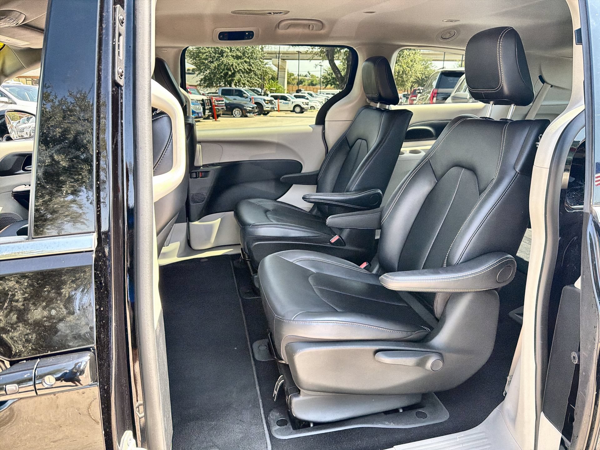 Used 2024 Chrysler Pacifica Limited FWD image 22