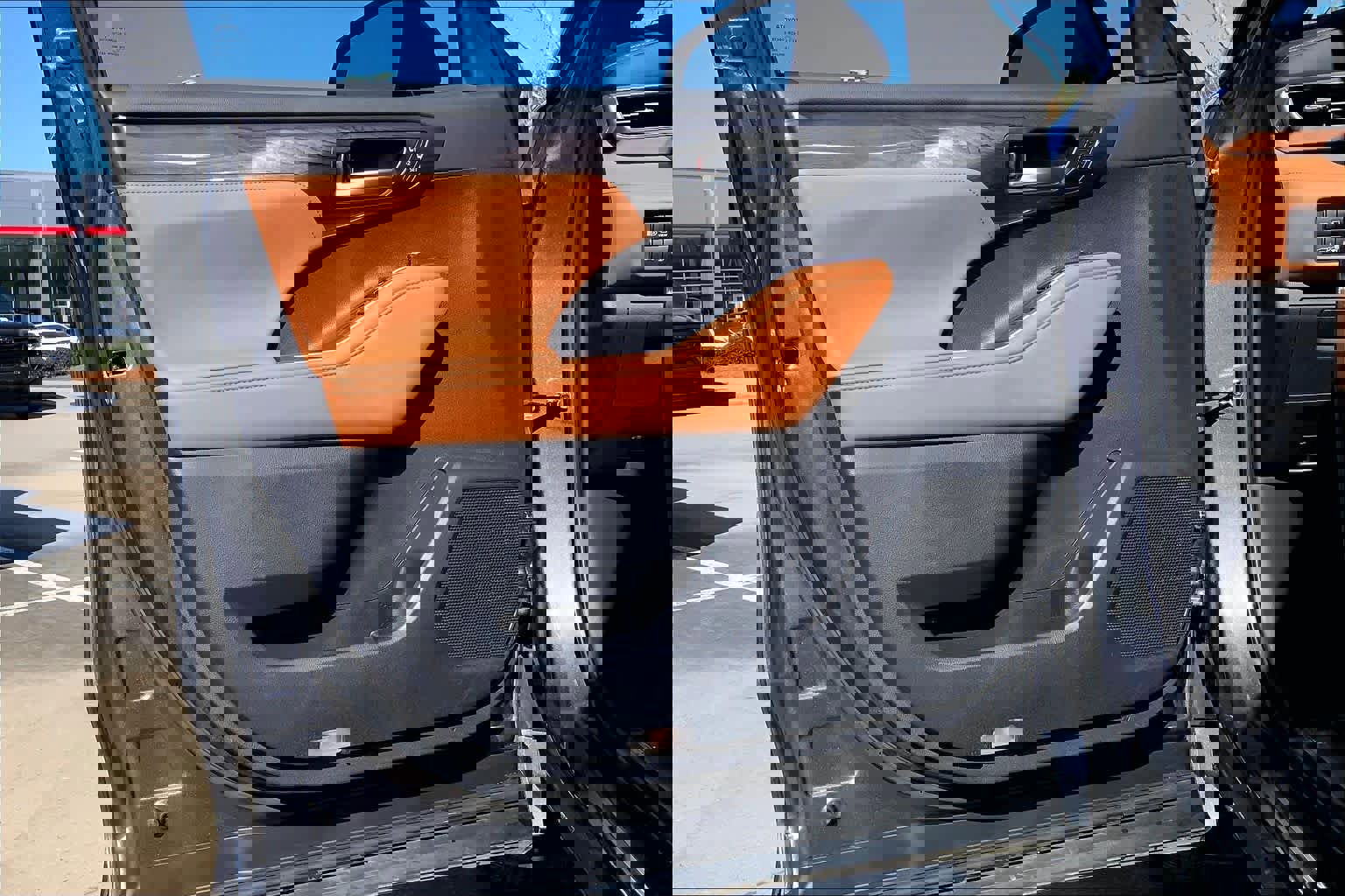 Used 2024 Toyota Highlander Platinum image 22