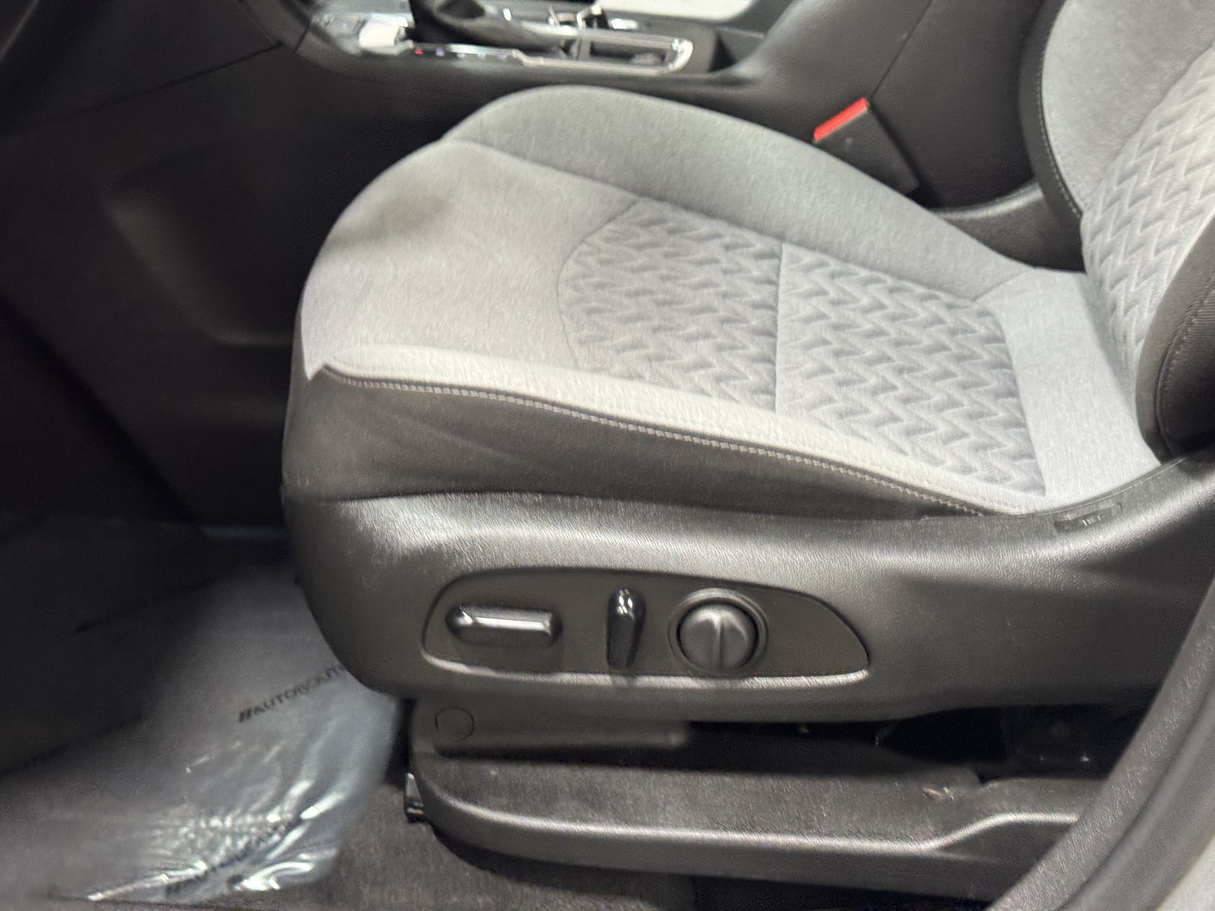 Used 2023 Chevrolet Equinox LT AWD/4WD image 30
