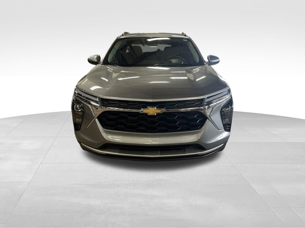 Used 2025 Chevrolet Trax LT FWD image 24