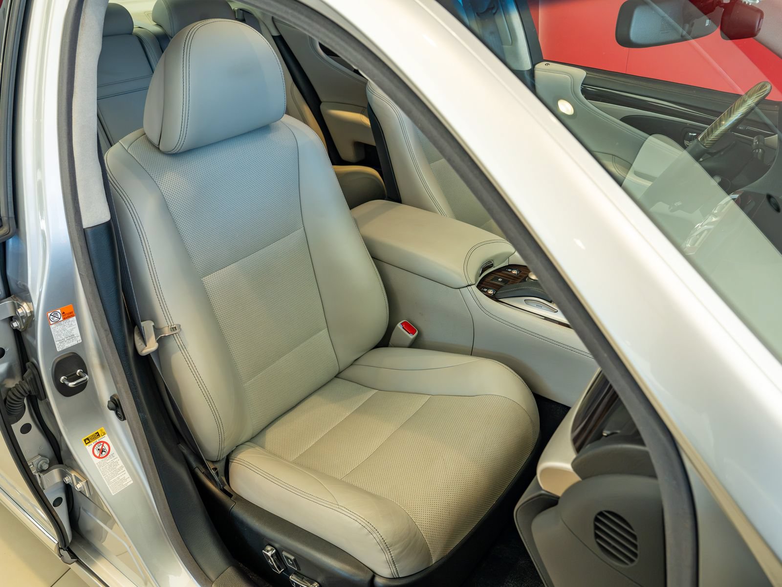 Used 2016 Lexus LS 460 w/ Comfort Package RWD image 23