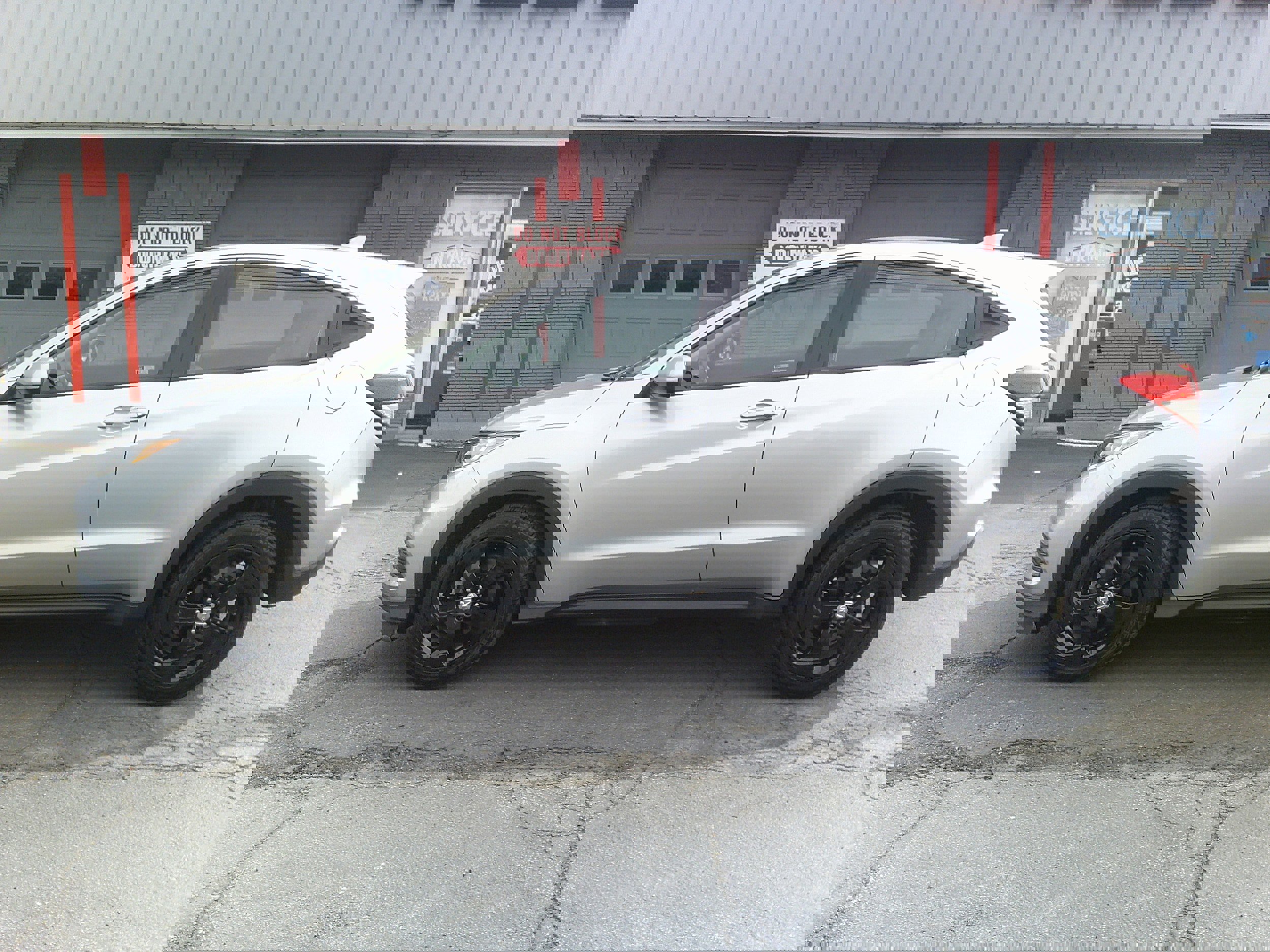 Used 2019 Honda HR-V LX image 2