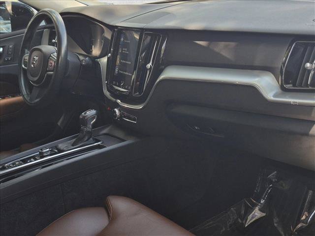 Used 2019 Volvo XC60 T5 Momentum w/ Premium Package FWD image 20
