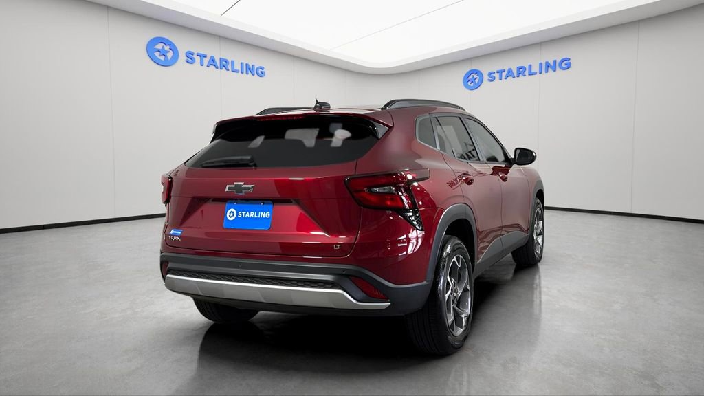 Certified 2025 Chevrolet Trax LT w/ Driver Confidence Package image 8