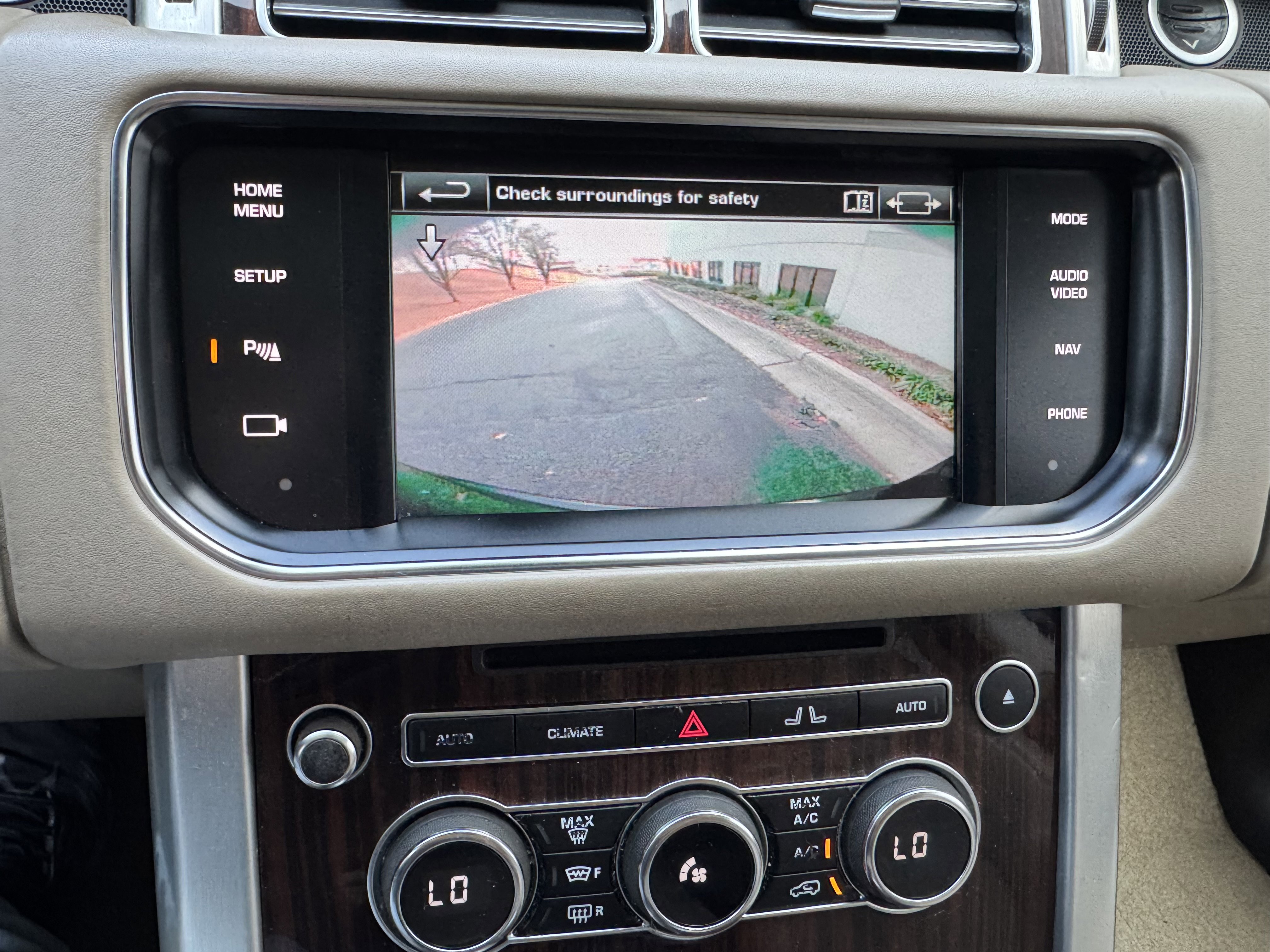 Used 2015 Land Rover Range Rover HSE image 9