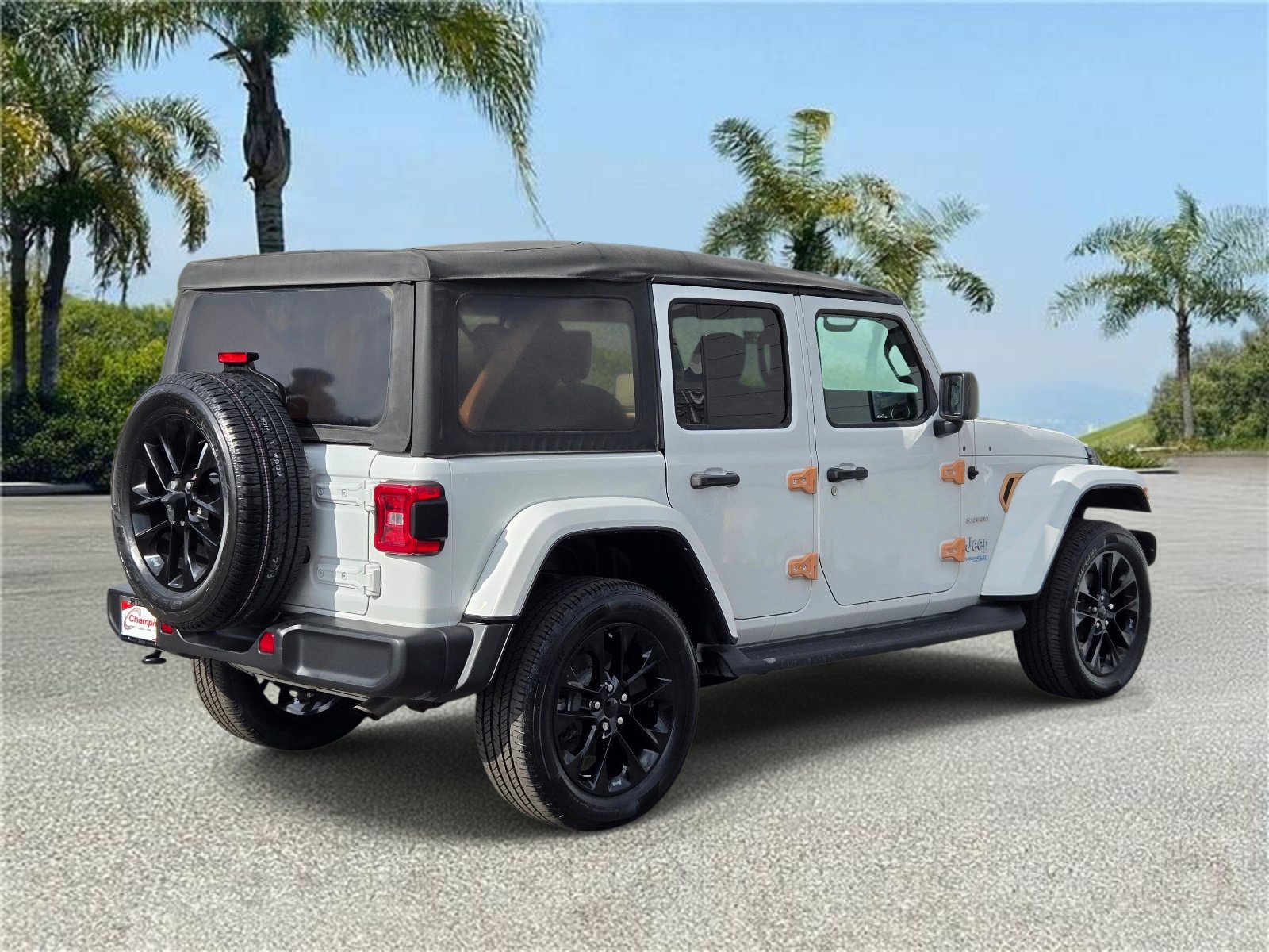 Used 2021 Jeep Wrangler Unlimited Sahara AWD/4WD image 4