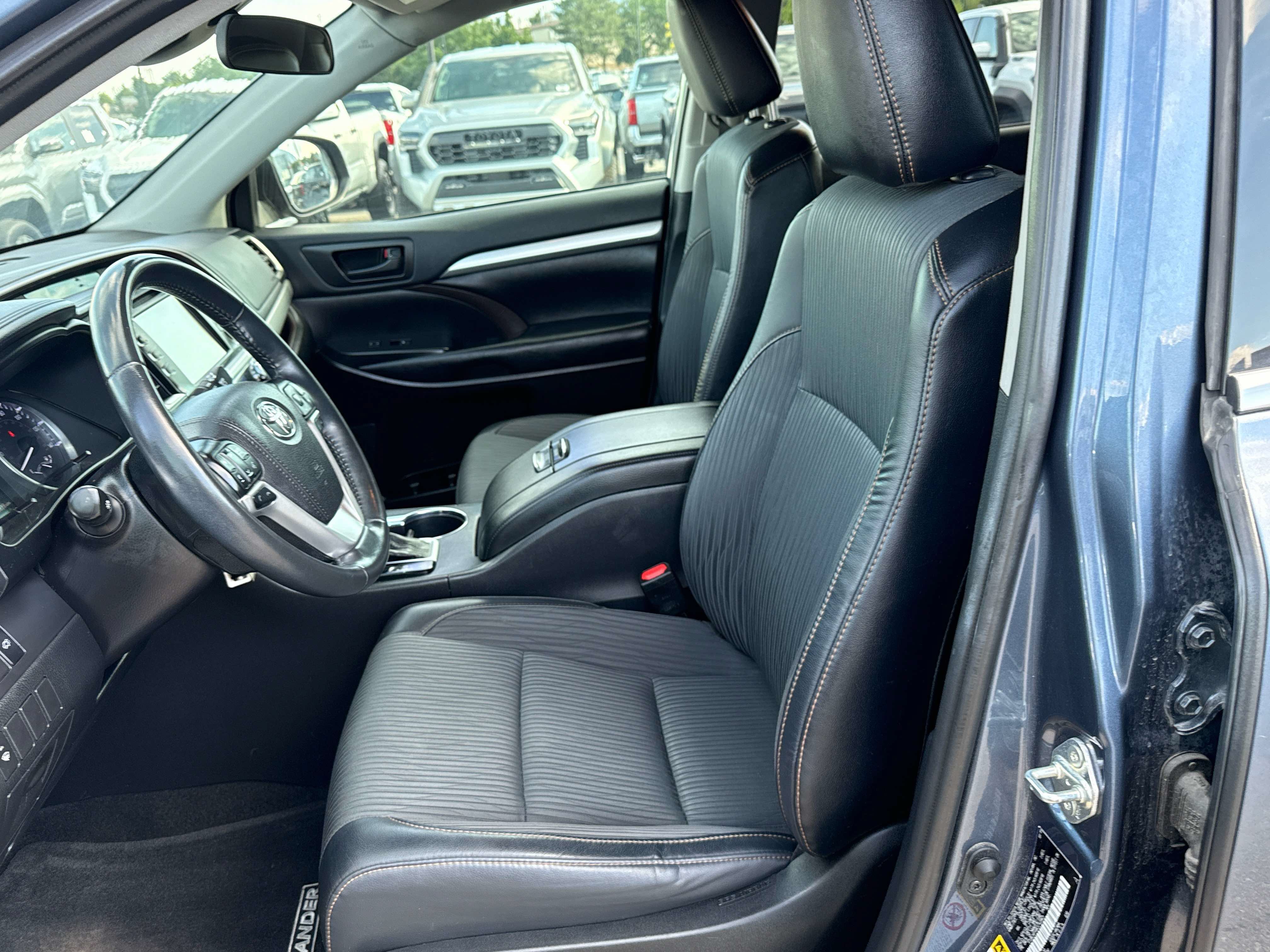 Used 2019 Toyota Highlander Plus AWD/4WD image 11
