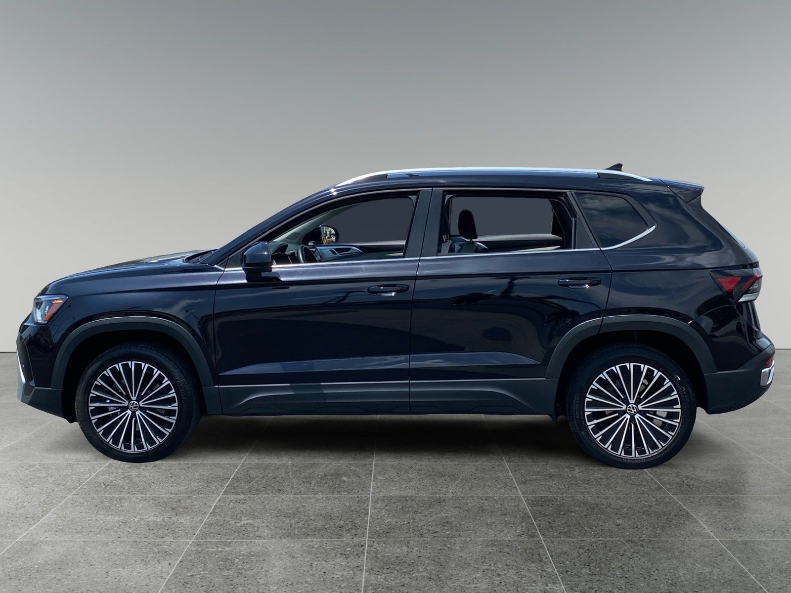 Used 2025 Volkswagen Taos SE FWD image 2