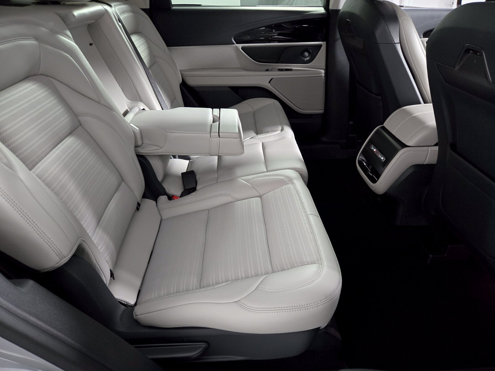 New 2026 Lincoln Nautilus Reserve w/ Jet Appearance Package AWD/4WD image 19