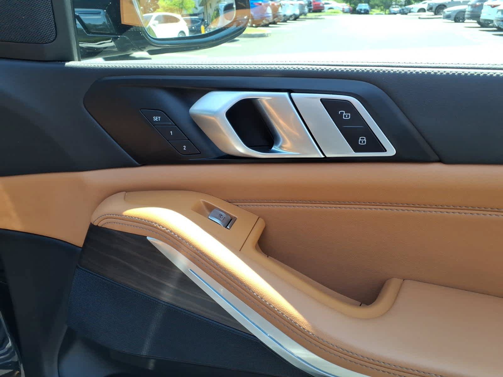 Used 2024 BMW X7 xDrive40i w/ M Sport Package AWD/4WD image 18