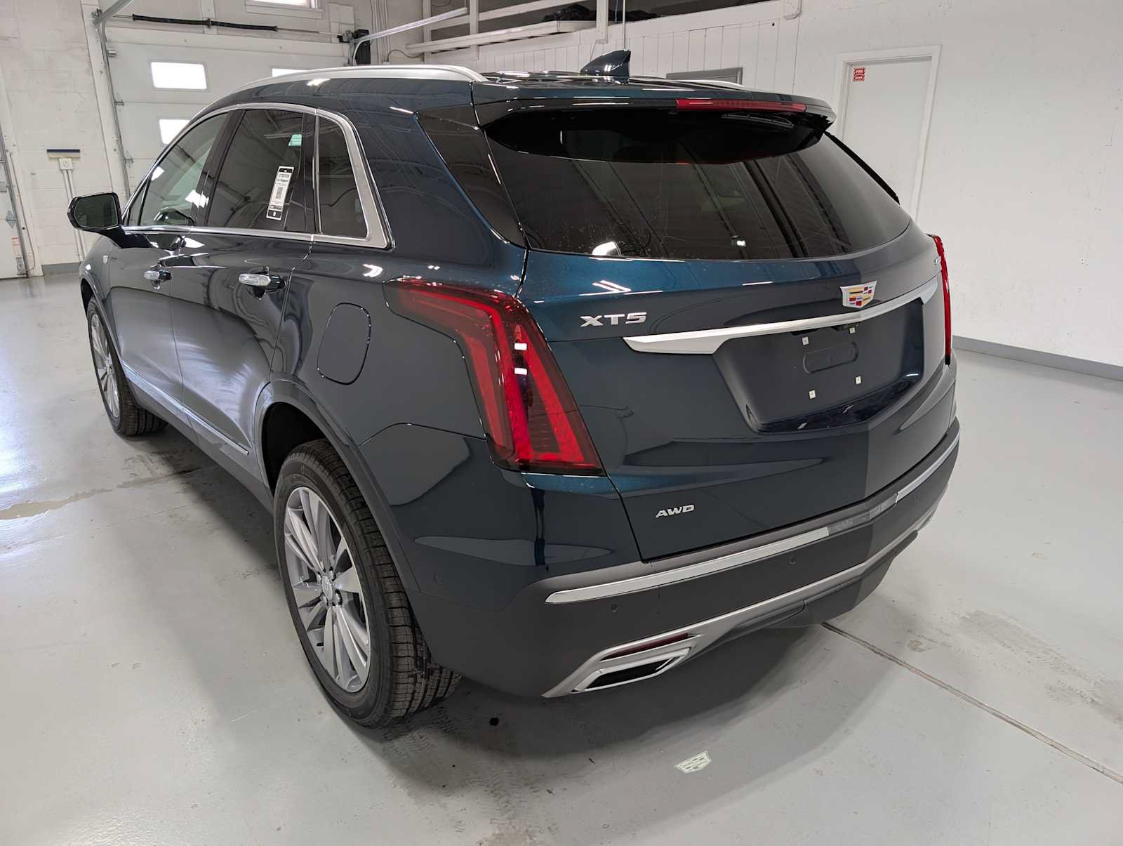 New 2026 Cadillac XT5 Premium Luxury w/ Driver Assist Package AWD/4WD image 9