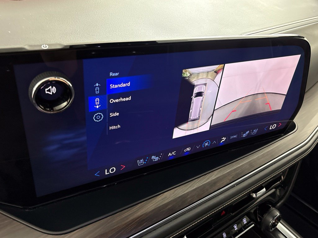 Used 2025 Chevrolet Suburban Premier AWD/4WD image 39