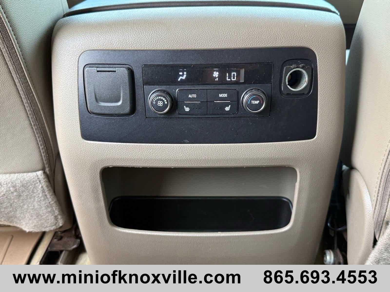 Used 2017 Chevrolet Suburban LT w/ Luxury Package RWD image 34