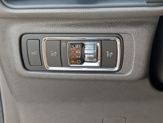 Used 2023 Lincoln Corsair FWD w/ Equipment Group 101A image 32