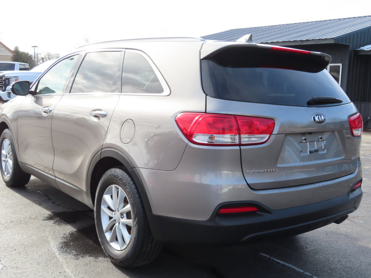 Used 2017 Kia Sorento LX w/ LX Convenience Package image 15