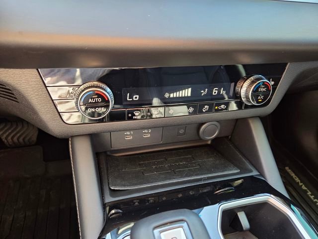 Used 2025 Mitsubishi Outlander SE image 26