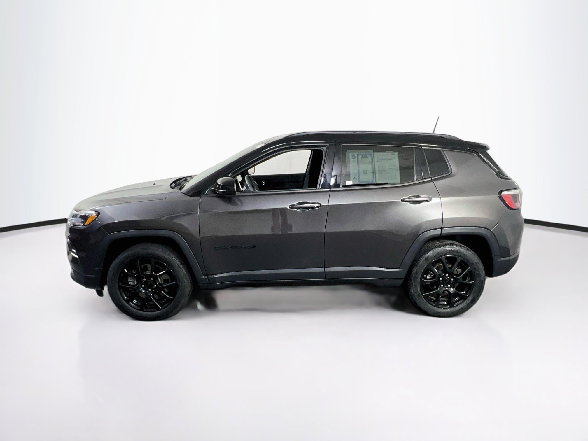 Used 2023 Jeep Compass Latitude w/ Convenience Group AWD/4WD image 8