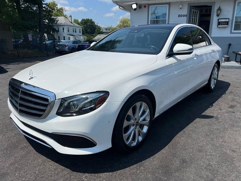 Used 2018 Mercedes-Benz E 300 4MATIC w/ Premium 2 Package (Q02) image 3