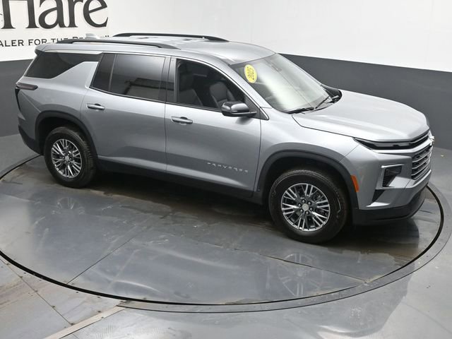Used 2025 Chevrolet Traverse LT image 39