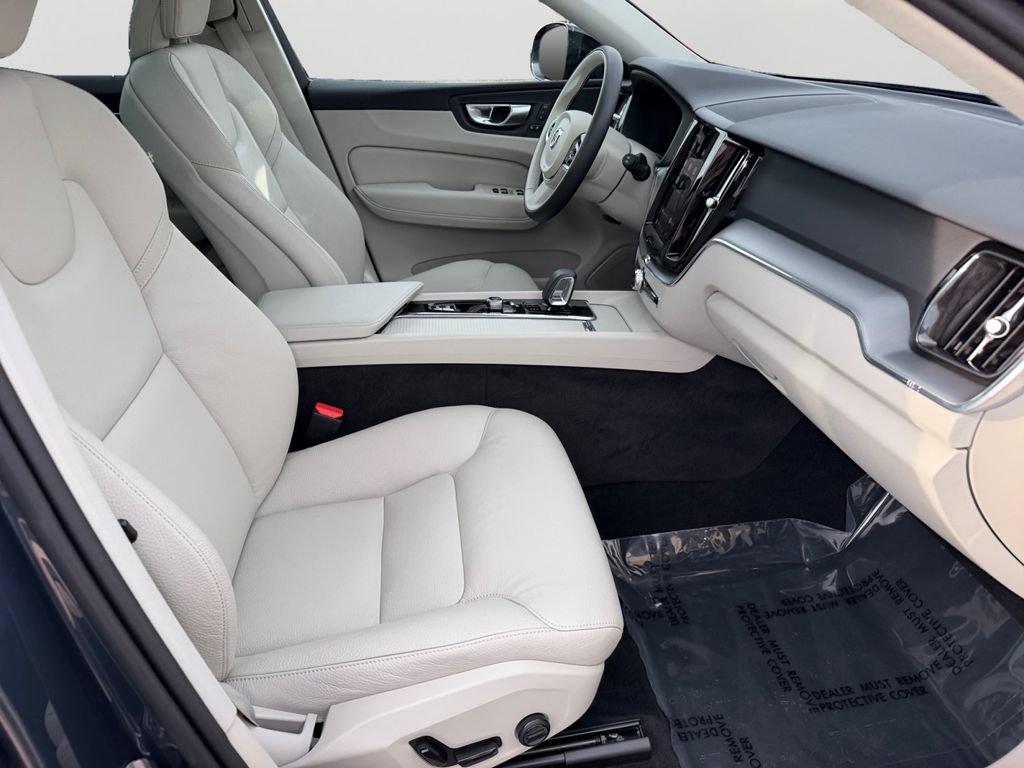 Certified 2024 Volvo XC60 T8 Core w/ Climate Package AWD/4WD image 8